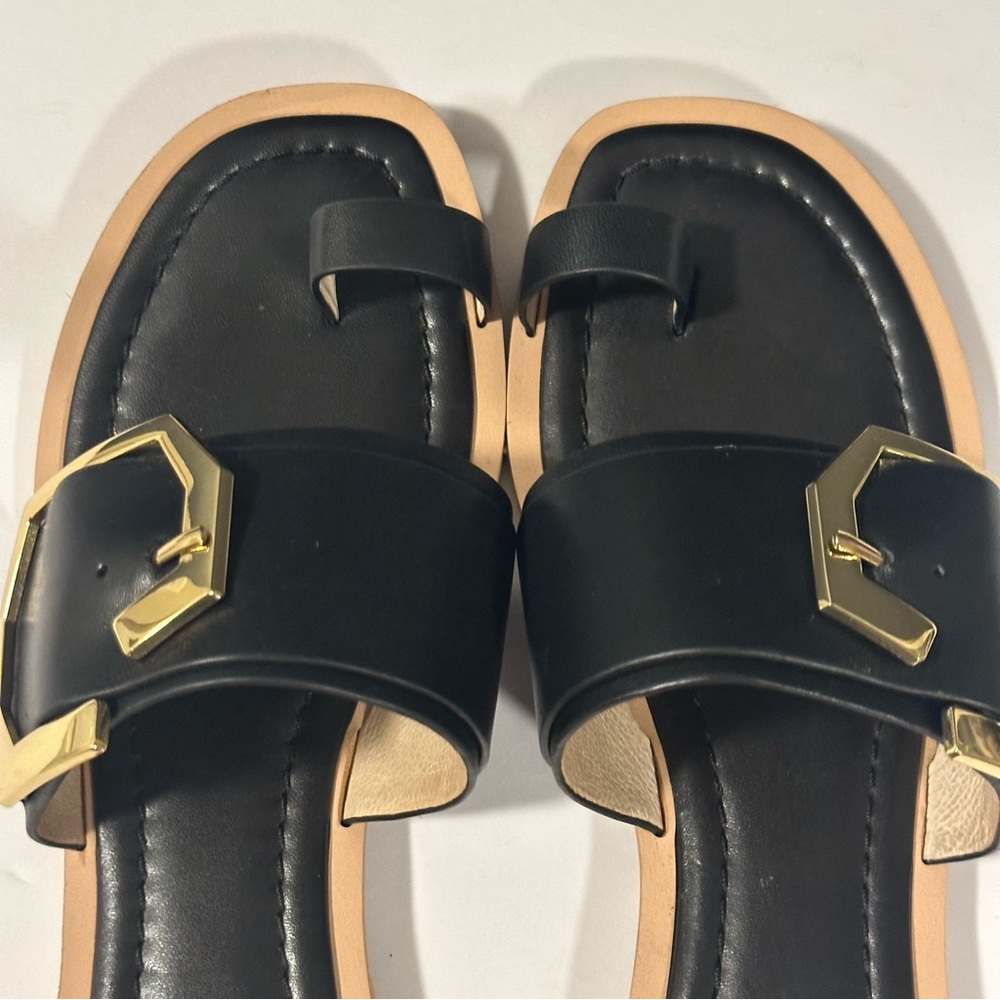 Louise et Cie Altan Sandals Leather Toe Ring
Black with Gold Buckle Preppy 8.5 - Picture 2 of 14